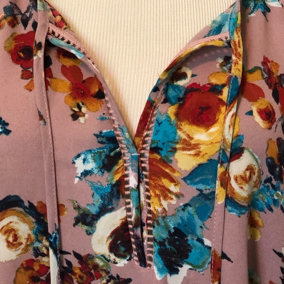 Lily White Floral Top (M) - Picture 2 of 8